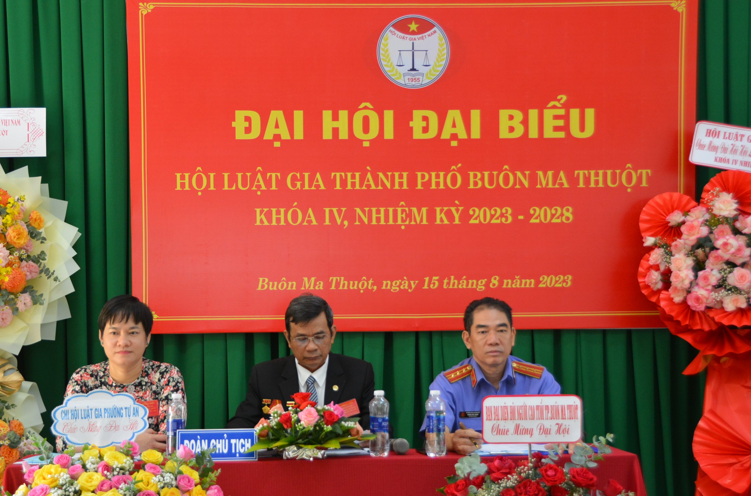 15-8 đoàn chủ tịch đại hội